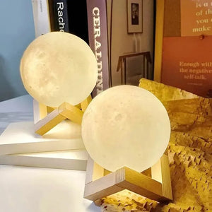 luz de luna, moonflight. Lámpara, librero.